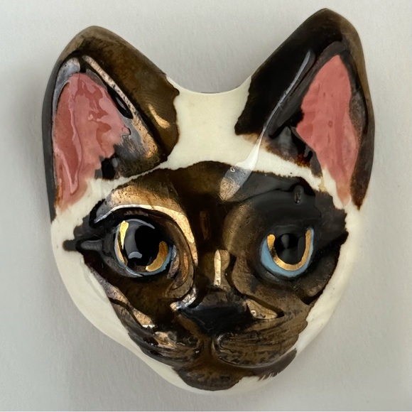 KM Hawaii Jewelry - KM Hawaii Cat Brooch Vintage 1988 Signed Maui Hand Painted Ceramic